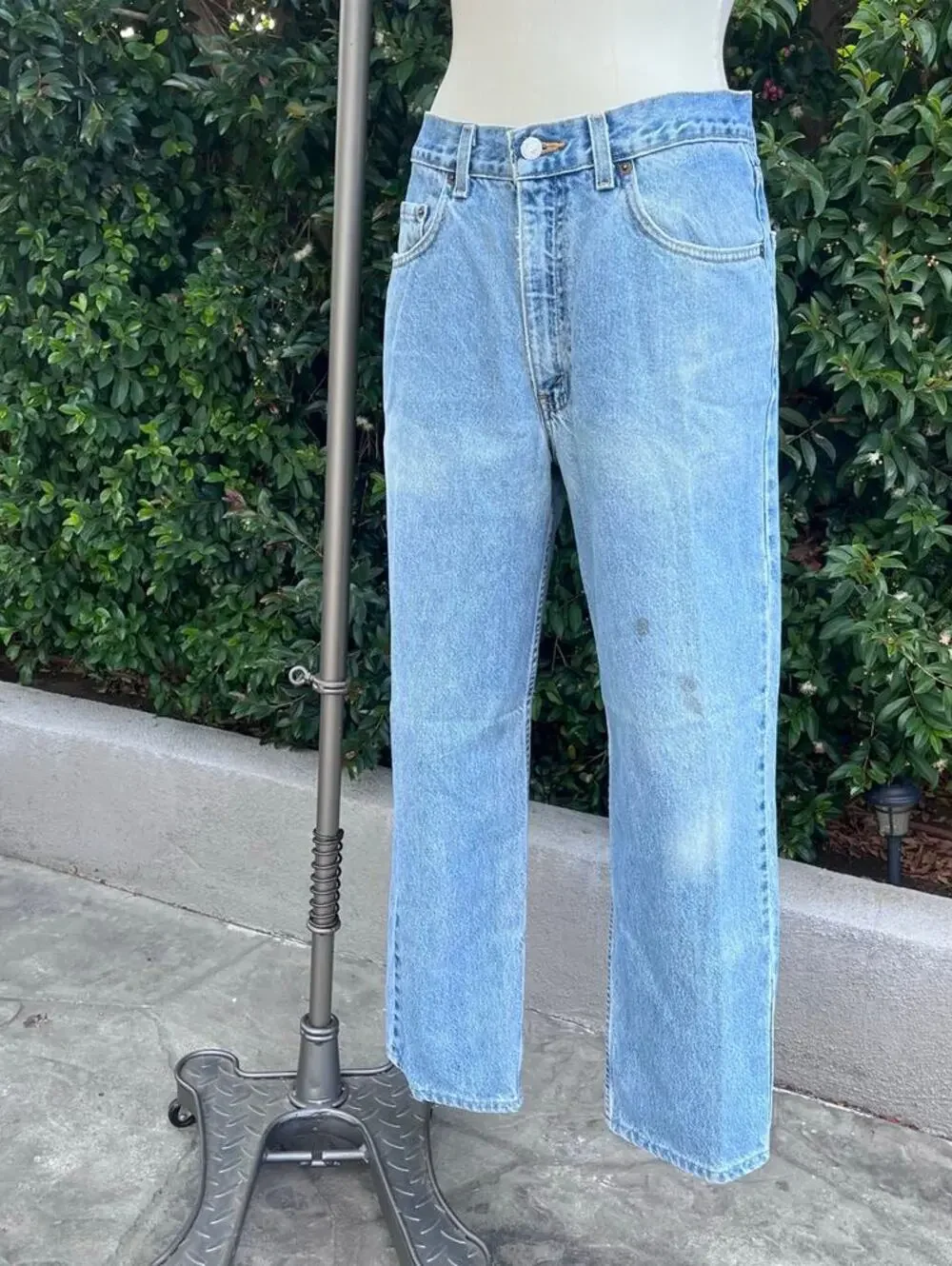 Vintage 2002 Levi’s 550 Relaxed Straight Leg Jean Distressed
